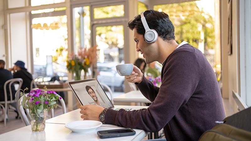 Cisco Webex-Video Meeting in Coffeeshop-Regular Page Image