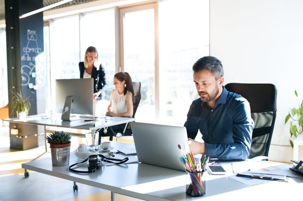 ACM-Colleagues working at computer desk-Regular Page Image